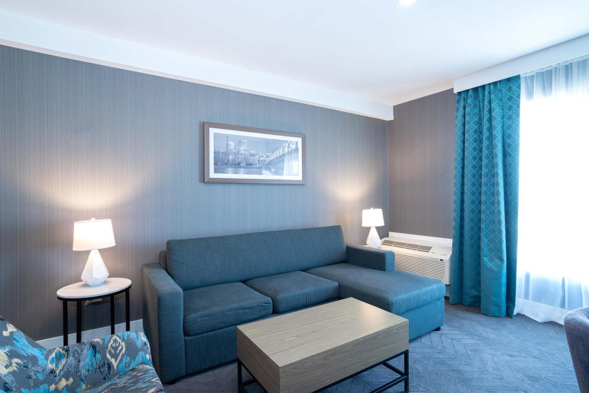 Sandman Signature Calgary Airport Hotel Exterior foto