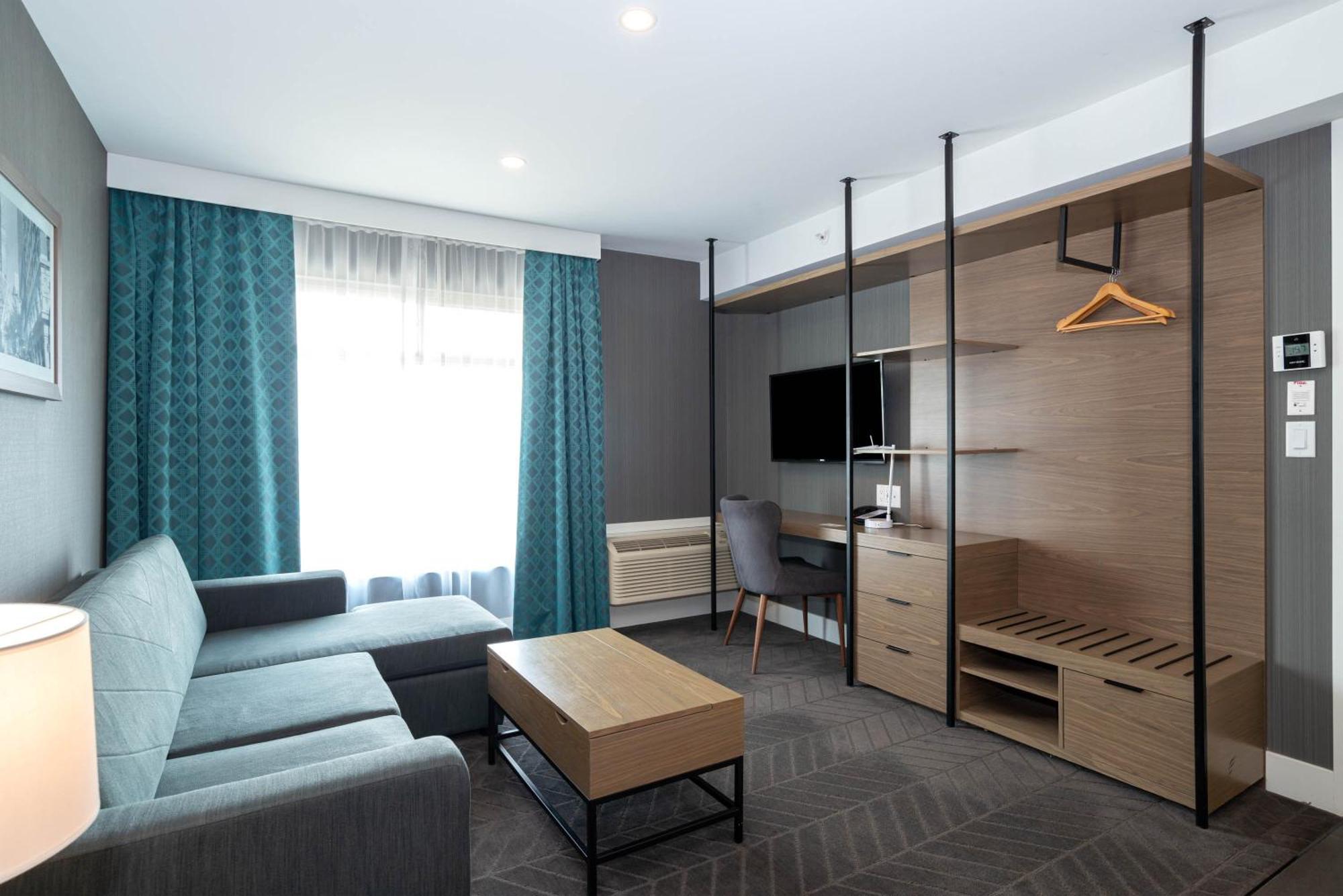 Sandman Signature Calgary Airport Hotel Exterior foto